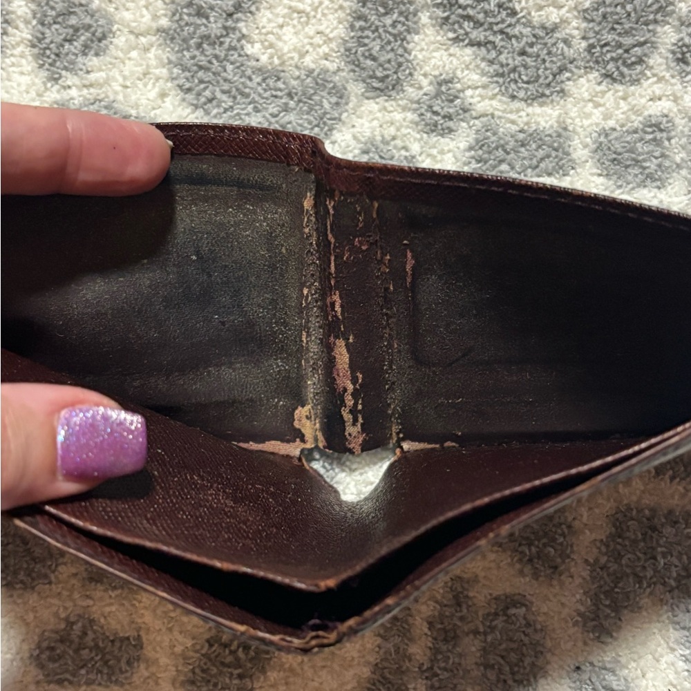 Louis Vuitton men's bifold taiga dark brown leather wallet - Picture 9 of 16